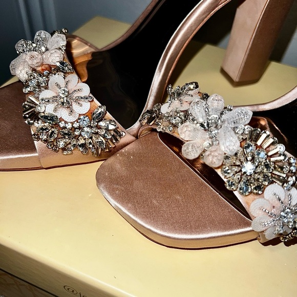 Finesse Ankle Strap Sandal 
Badgley Mischka Collection size 9 - Picture 3 of 7